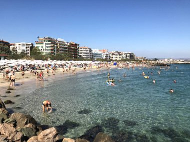 Ahyolu, Bulgaristan - 18 Eylül 2017: Ahyolu Beach, Bulgaristan onların vaktinizi insanlar.