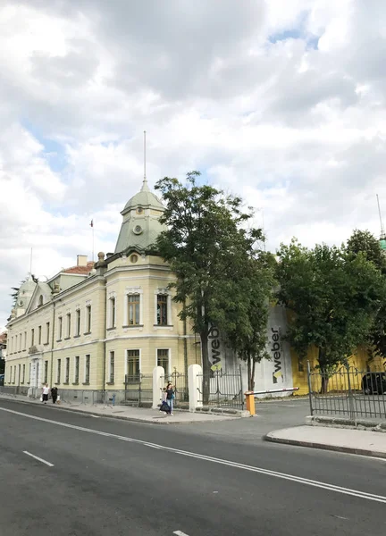 Burgas, Bulgária - 18 de setembro de 2017: Burgas central bus station. Burgas é a segunda maior cidade da costa búlgara do Mar Negro e a quarta maior da Bulgária . — Fotografia de Stock