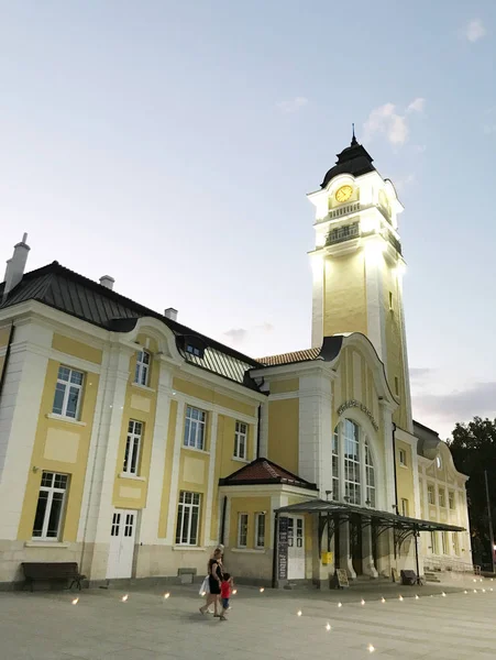 Burgas, bulgaria - 18. september 2017: burgas central railway. Burgas ist die zweitgrößte Stadt an der bulgarischen Schwarzmeerküste und die viertgrößte in Bulgarien. — Stockfoto