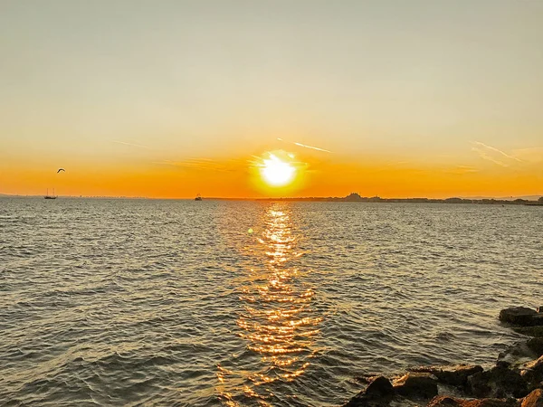 Su - renkli görüntü üzerinde günbatımı