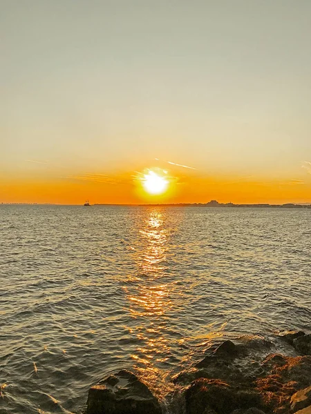 Su - renkli görüntü üzerinde günbatımı