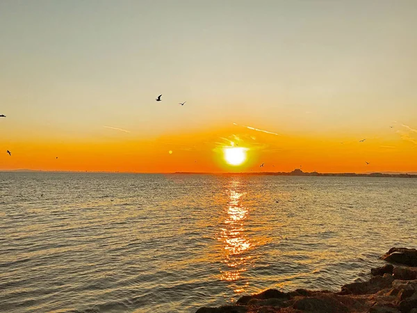 Su - renkli görüntü üzerinde günbatımı