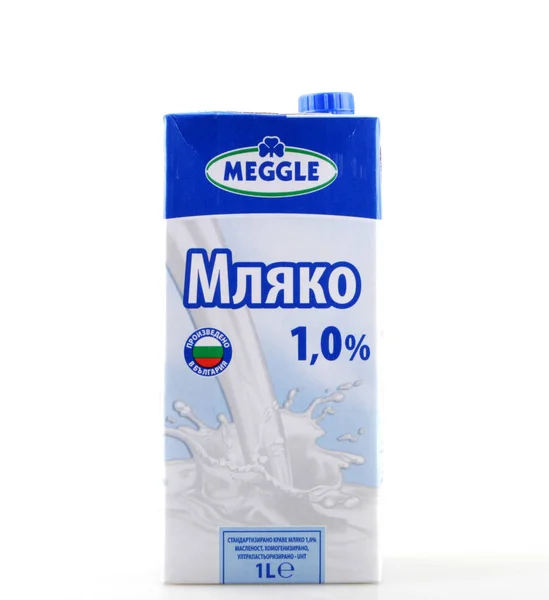 Pomorie, Bulgária - November 05, 2017: Tehéntej Meggle elszigetelt fehér. MEGGLE Ag a tej és tejtermékek és tejsavó-feldolgozó vállalatcsoport székhelye Wasserburg am Inn. — Stock Fotó