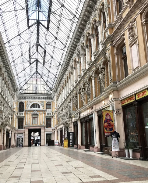 우크라이나 오데사 2017 지나가는 Passage 쇼핑몰로서 스카야 거리와 프레보 스카야 — 스톡 사진