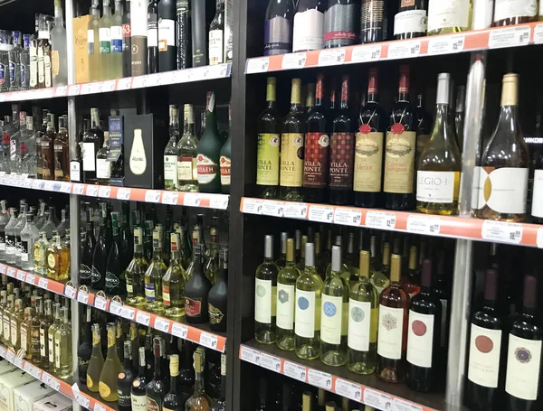 Pomorie Bulgarien November 2017 Vinflaskor Vinbutik — Stockfoto