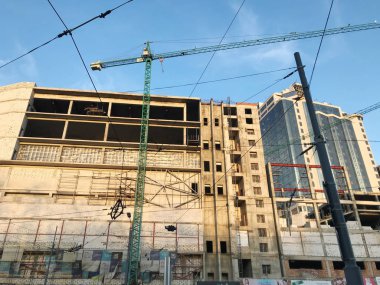 Odessa, Ukrayna - 28 Aralık 2017: Arcadia parkta modern bir binanın inşaat alanında. Arcadia, Odessa, ünlü bir çare olarak bilinen tarihi bir parçasıdır.