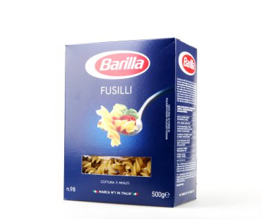 Ahyolu, Bulgaristan - Februari 03, 2018: Barilla'nın düdük makarna beyaz arka plan üzerinde izole. Barilla 1877 yılında Parma, İtalya'da kurulan İtalyan gıda, şirketidir.