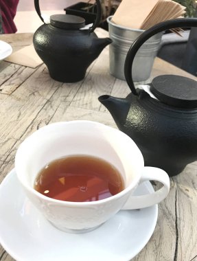 Bir fincan siyah çay.