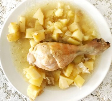 Haşlanmış tavuk ve patates