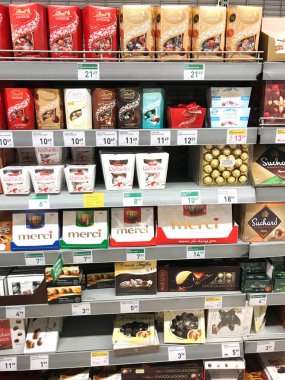 Sofia, Bulgaristan - 24 Mart 2018: Satılık Serdika Merkezi Sofia, çikolata ürünleri.