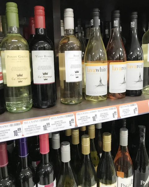 Pomorie Bulgaria Abril 2018 Botellas Vino Tienda Vinos —  Fotos de Stock