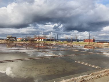 Pomorie, Bulgaristan - 23 Aralık 2019: Sadece Bulgaristan 'daki değil, tüm Doğu Avrupa' daki tek tuz müzesi Burgaz 'dan 20 km uzaklıktaki Pomorie kasabasında yer alıyor..