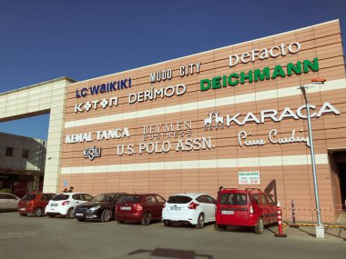 Edirne, Türkiye - 11 Ocak 2020: Margi Outlet - 45 + dükkanlı açık hava perakende merkezi, artı günlük yemek seçenekleri, bir sinema ve çocuk oyun alanı.