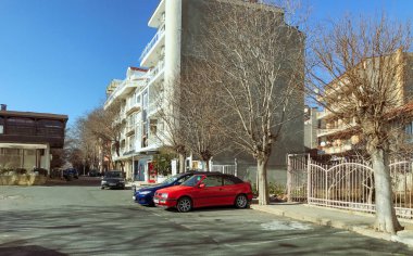 Pomorie, Bulgaristan - 12 Ocak 2020: Pomorie, Bulgaristan 'ın güneydoğusunda yer alan ve Bulgaristan' ın Karadeniz kıyısındaki Burgaz Koyu 'ndaki Dar Kayalık Yarımada' da bulunan bir kasaba ve sahil beldesi.