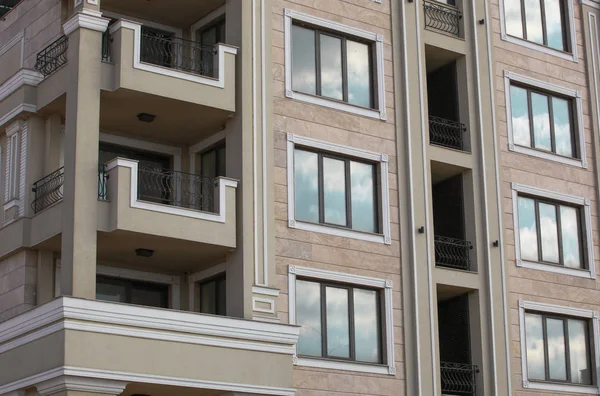 Bâtiment Résidentiel Moderne Dans Nouvel Environnement Urbain — Photo