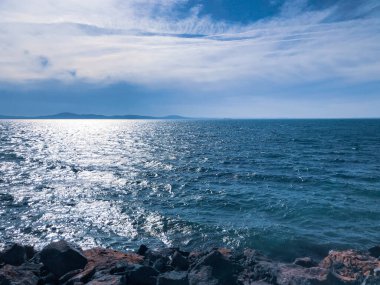 Gökyüzüne Karşı Sahilin Manzarası