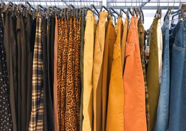 Burgaz, Bulgaristan - 14 Şubat 2020: Burgaz 'da Zara mağazası. Zara, Arteixo, Galiçya merkezli İspanyol giyim ve aksesuar perakendecisi..