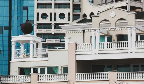 Nouveau Bâtiment Moderne Dans Complexe Résidentiel Urbain — Photo