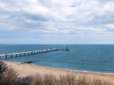 Bulgaristan 'ın Burgaz kentindeki terastan sahile ve köprüye kadar güzel bir manzara.