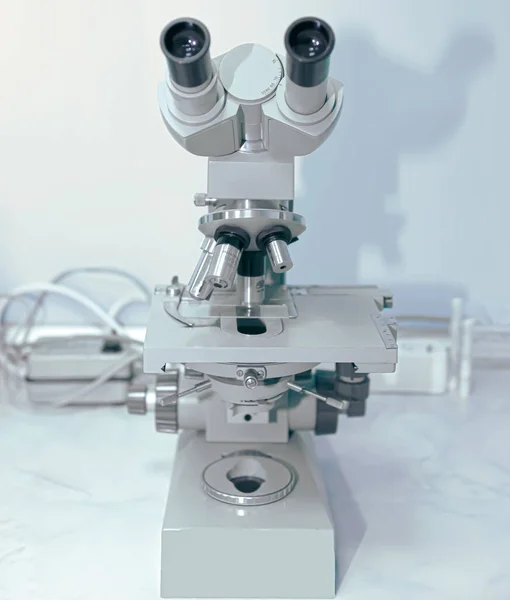 Microscope Optique Moderne Avec Une Ampoule Mercure Pour Microscopie Fluorescence — Photo