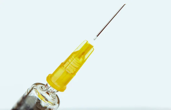 Uma Seringa Médica Plástico Típica Equipada Com Uma Agulha Destacável — Fotografia de Stock