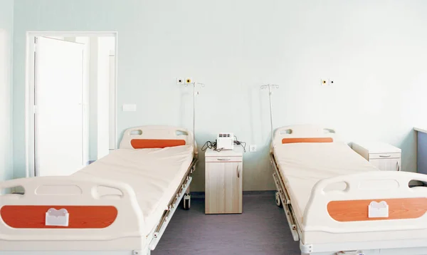 Nowoczesny Pokój Szpitalny Szpitalne Łóżko Czystym Nowoczesnym Szpitalu Wnętrze Pustego — Zdjęcie stockowe