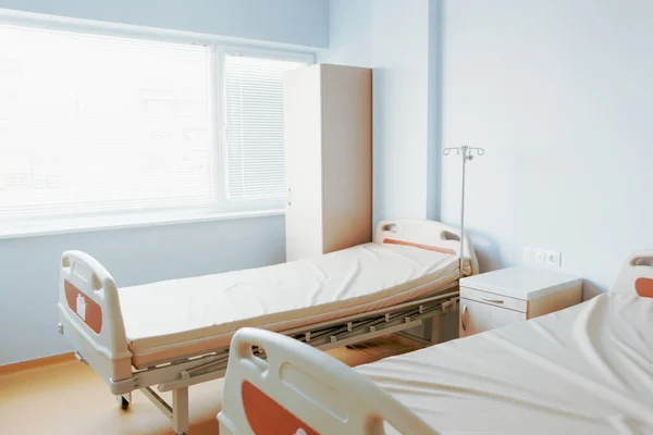 Modernes Krankenhauszimmer Krankenhausbett Einem Sauberen Und Modernen Krankenhaus Innenraum Der — Stockfoto