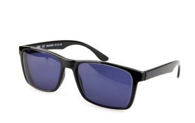 Beyaz Arka Plana Karşı Siyah Güneş Gözlüğü Yakın Çekim.