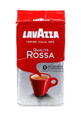 Beyaz arka planda izole edilmiş kaliteli Rossa Espresso Lavazza. Lavazza dünyanın önde gelen Espresso tedarikçilerinden ve en çok tanınan kahve markalarından biridir..