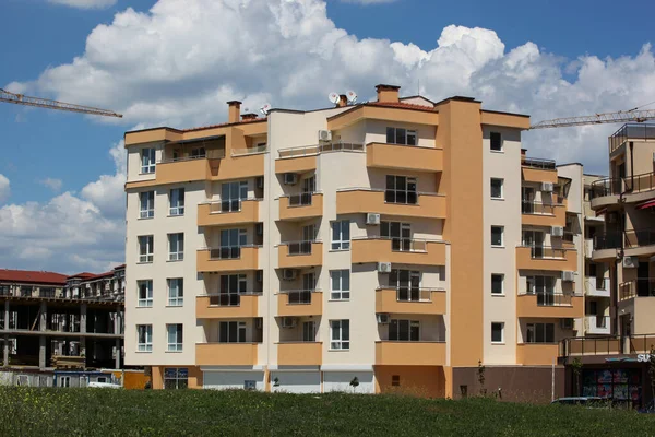 Поморие Болгария Мая 2020 Года Современное Новое Здание Городском Жилом — стоковое фото