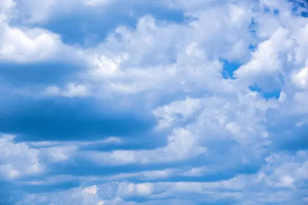Низкий Вид Облака Голубом Небе — стоковое фото