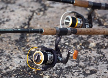 Modern makaralı olta resmi