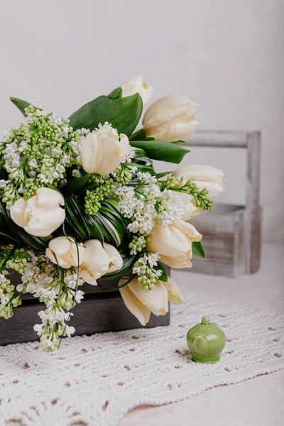 Bouquet Tulipes Blanches Avec Lilas — Photo