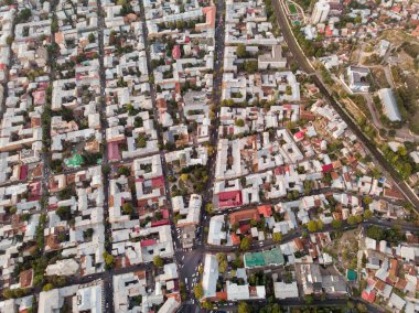 Tiflis hava manzaralı şehir günbatımı fotoğrafı