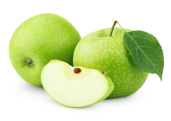 Groene appels met blad en snijd geïsoleerd op wit — Stockfoto