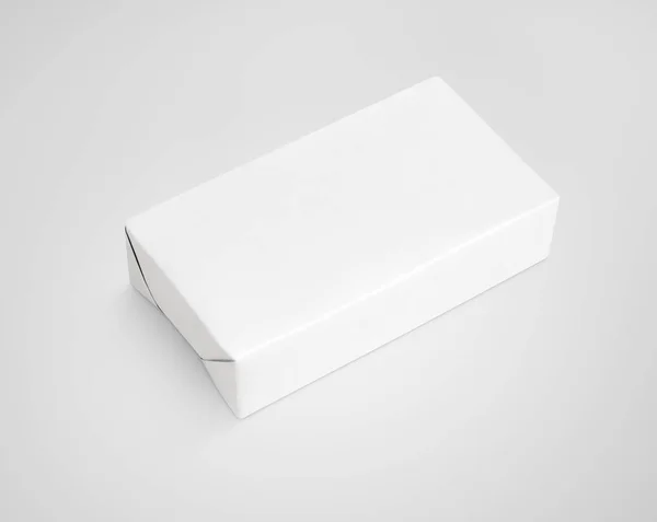 Пакет для упаковки масла белого цвета на сером — стоковое фото