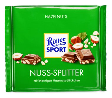 Yeşil Ritter Sport sütlü çikolata bar üzerinde beyaz izole