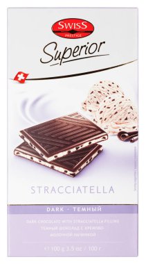 İsviçre Prestige Çift Stracciatella koyu çikolata bar üzerinde beyaz izole Üstten Görünüm