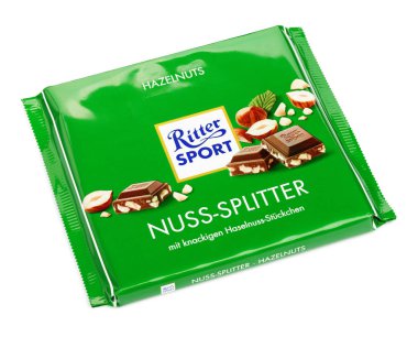 Yeşil Ritter Sport sütlü çikolata bar üzerinde beyaz izole