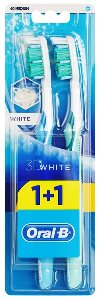 Widok z góry z Oral-B 3d opakowanie toothbrushe biały na białym tle — Zdjęcie stockowe