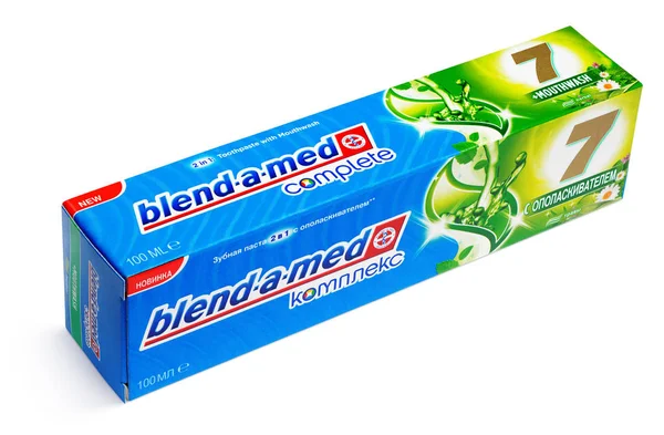 Pasta de dientes comlete blend-a-med en caja Imágenes De Stock Sin Royalties Gratis