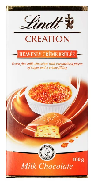 Lindt 창조 하늘 크림 brulee 스위스 밀크 초콜릿 바 흰색 절연의 상위 뷰 스톡 사진