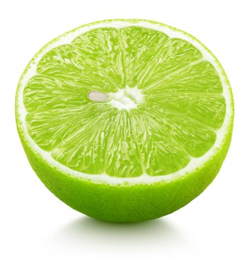 Yeşil limon narenciye meyve üzerinde beyaz izole yarısı