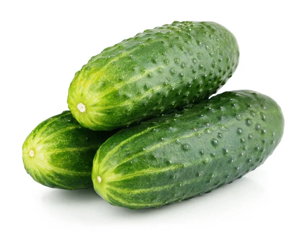 Groep van komkommers geïsoleerd op wit — Stockfoto