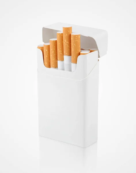 Paquete abierto de cigarrillos en gris — Foto de Stock