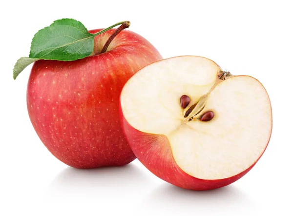 Плоды красного яблока с половинкой и зеленым листом, изолированным на белом — стоковое фото