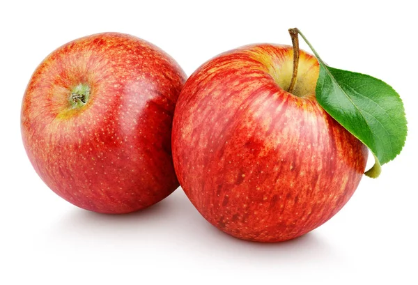 Красные яблоки с листьями, изолированными на белом — стоковое фото