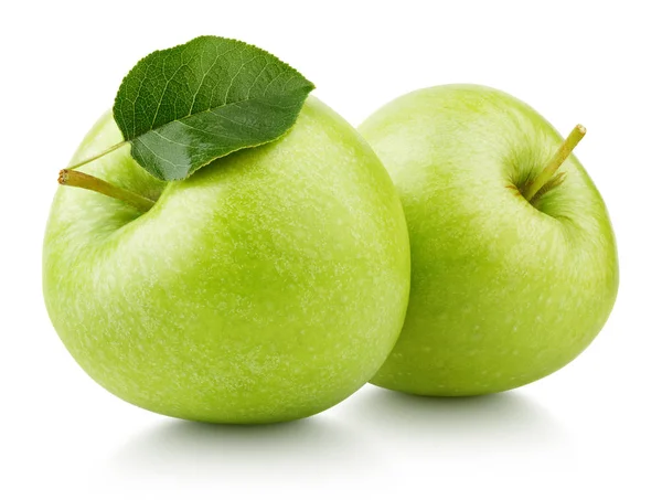 Groene appels met blad geïsoleerd op wit — Stockfoto