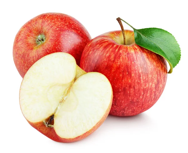 Manzanas rojas maduras con media hoja de manzana y aisladas en blanco — Foto de Stock