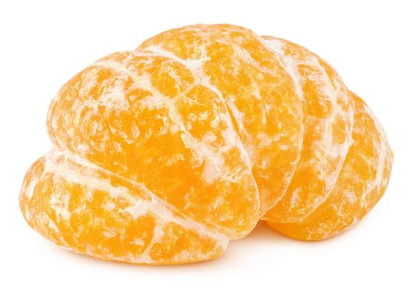 Metade de tangerina ou de citrinos cor de laranja isolados em branco — Fotografia de Stock